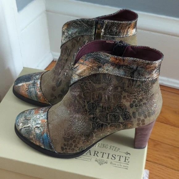 NIB L'Artiste Eleni taupe booties size 8.5 - Picture 5 of 10